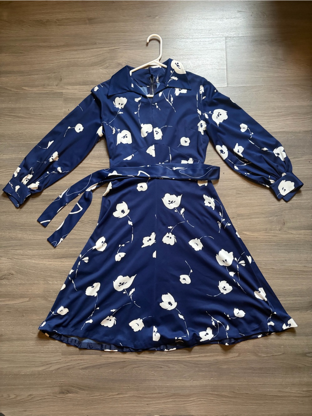 Vintage 1970s Mod A-Line Floral Dress with belt Size M-L